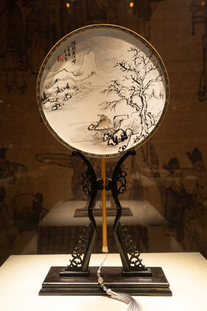 Close-up of Chinese-style porcelain plate porcelain displayのeditorial素材