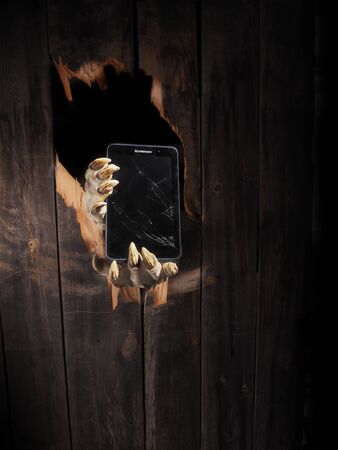 Zelenogorsk,Russia,August 7 ,2018: Smartphone screen photo .Lenovo is one of the leading innovative companies.のeditorial素材