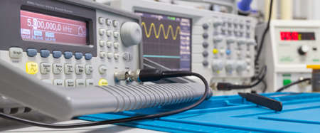 Power supplies and electronic measuring devices in the laboratory