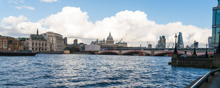 River Thames LONDON, ENGLAND - FEBRUARY 22, 2016のeditorial素材