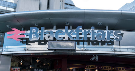 Blackfriars station LONDON, ENGLAND - FEBRUARY 22, 2016のeditorial素材