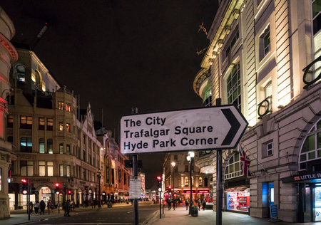 Direction sign to Trafalgar Square and Hyde Park LONDON, ENGLAND - FEBRUARY 22, 2016のeditorial素材