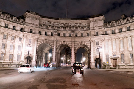 Admiralty Arch London by night LONDON, ENGLAND - FEBRUARY 22, 2016のeditorial素材