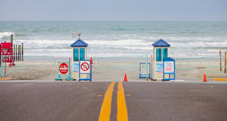 Street to Daytona Beach Florida- DAYTONA, FLORIDA - APRIL 15, 2016のeditorial素材
