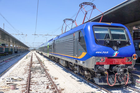Train arriving at Venice Santa Lucia Railway station - ferroviaのeditorial素材
