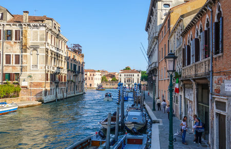 The romantic canals in the city of Veniceのeditorial素材
