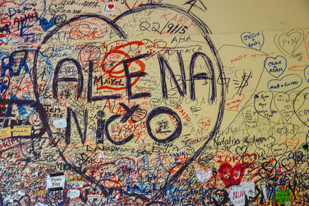 World famous Love graffiti and writings on the wall at Juliet house in Verona - Casa di Giuliettaのeditorial素材