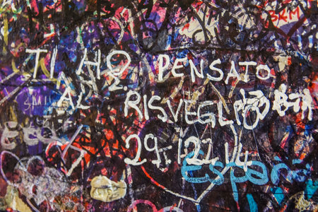 World famous Love graffiti and writings on the wall at Juliet house in Verona - Casa di Giuliettaのeditorial素材