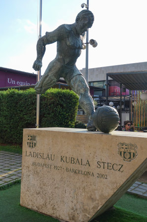Statue of soccer player Ladislau Kubala Stecz at Camp Nou Barcelonaのeditorial素材