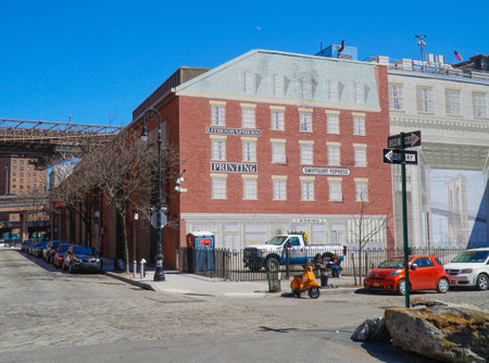 Street view in Downtown Manhattan Fulton Market- MANHATTAN / NEW YORK - APRIL 1, 2017のeditorial素材