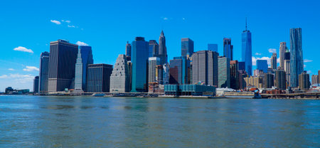 New York Manhattan Skyline - view from Brooklyn- MANHATTAN / NEW YORK - APRIL 1, 2017のeditorial素材