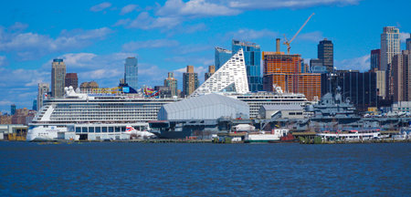 US Intrepid Battleship and Museum in Manhattan- MANHATTAN / NEW YORK - APRIL 1, 2017のeditorial素材