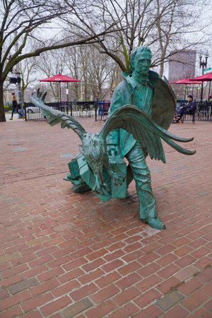Statue of Author Edgar Allan Poe in the City of Boston - BOSTON , MASSACHUSETTS - APRIL 3, 2017のeditorial素材