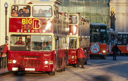 Big Bus Washington sightseeing tours - WASHINGTON DC - COLUMBIA - APRIL 7, 2017のeditorial素材