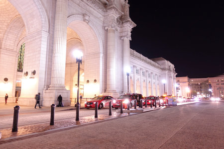 Taxi cabs at Union Station in Washington DC - WASHINGTON DC - COLUMBIA - APRIL 9, 2017のeditorial素材
