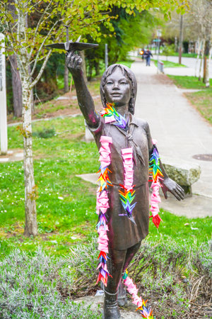Bronze Statue of Sadako Sasaki in Seattle - SEATTLE / WASHINGTON - APRIL 11, 2017のeditorial素材