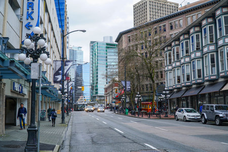 Gastown street view in Vancouver - VANCOUVER - CANADA - APRIL 12, 2017のeditorial素材