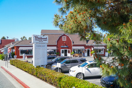 Famous Brentwood Country Market in Los Angeles - LOS ANGELES - CALIFORNIA - APRIL 20, 2017のeditorial素材