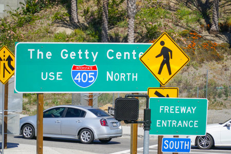 Direction sign to the Getty Center in Los Angeles - LOS ANGELES - CALIFORNIA - APRIL 20, 2017のeditorial素材