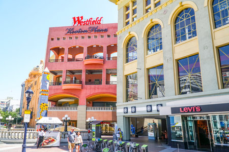 Famous Horton Plaza in San Diego - SAN DIEGO - CALIFORNIA - APRIL 21, 2017のeditorial素材