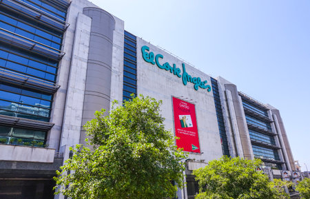 Big shopping center in Lisbon - El Corte Ingles