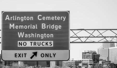 Street signs to Arlington Cemetery - WASHINGTON / DISTRICT OF COLUMBIA - APRIL 8, 2017のeditorial素材