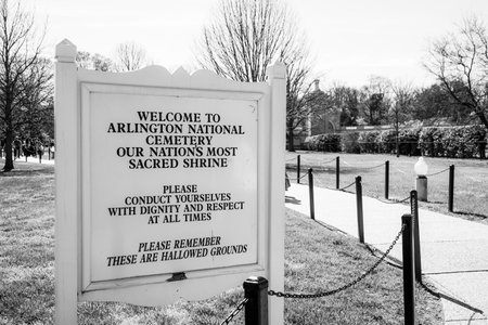 Arlington Cemetery Welcome sign - WASHINGTON / DISTRICT OF COLUMBIA - APRIL 8, 2017のeditorial素材