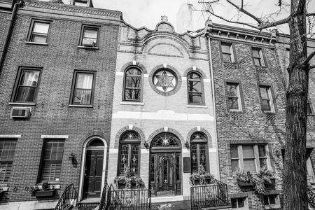 Street view in the historic district of Philadelphia - PHILADELPHIA / PENNSYLVANIA - APRIL 6, 2017のeditorial素材
