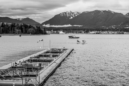 Water planes in the city of Vancouver - VANCOUVER - CANADA - APRIL 12, 2017のeditorial素材