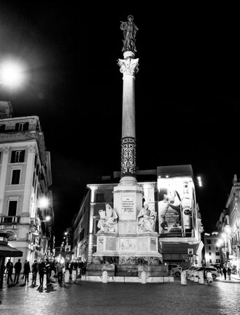 Big column at the Spanish Sqaure in Rome - Spagnaのeditorial素材