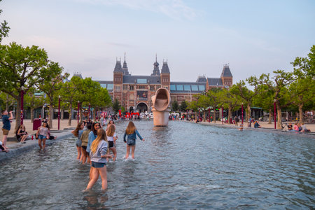 The pool in front of National Museum Amsterdam - AMSTERDAM - THE NETHERLANDS - JULY 20, 2017のeditorial素材
