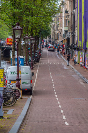 The small streets along the Canals in Amsterdam - AMSTERDAM - THE NETHERLANDS - JULY 20, 2017のeditorial素材