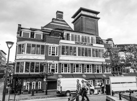 Shakespears Globe Theatre at the south bank of River Thames in London - LONDON / GREAT BRITAIN - SEPTEMBER 19, 2016のeditorial素材