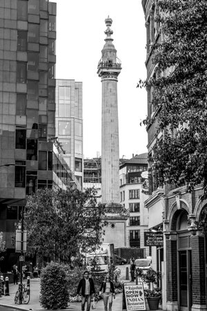 London Monument in the City of London - LONDON / GREAT BRITAIN - SEPTEMBER 19, 2016のeditorial素材