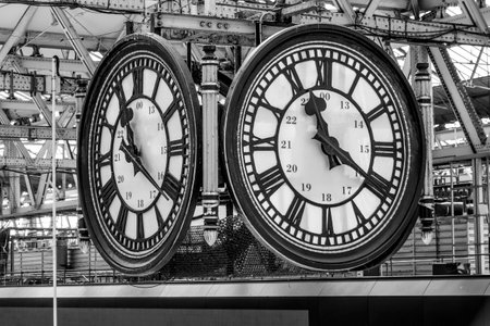 Big clock in the Entrance hall of Waterloo Station in London - LONDON / GREAT BRITAIN - SEPTEMBER 19, 2016のeditorial素材