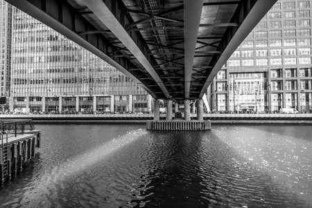 DLR Bridge over Middle Dock in Canary Wharf - LONDON / GREAT BRITAIN - SEPTEMBER 19, 2016のeditorial素材