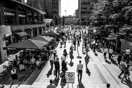 A crowdy place full of Business people at Reuters Plaza Canary Wharf - LONDON / GREAT BRITAIN - SEPTEMBER 19, 2016のeditorial素材