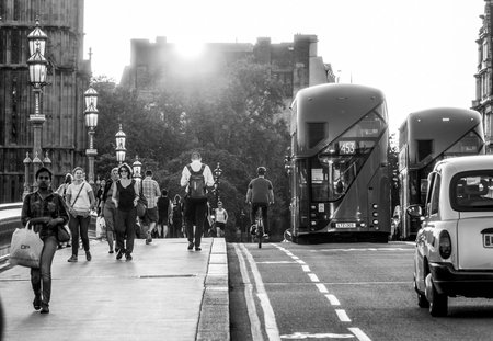 Street traffic on Westminster Bridge at sunset - LONDON / GREAT BRITAIN - SEPTEMBER 19, 2016のeditorial素材