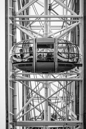 Futuristic capsules of the London Eye Ferris Wheel - LONDON / GREAT BRITAIN - SEPTEMBER 19, 2016のeditorial素材