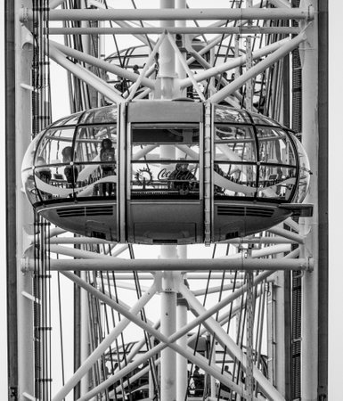 Futuristic capsules of the London Eye Ferris Wheel - LONDON / GREAT BRITAIN - SEPTEMBER 19, 2016のeditorial素材