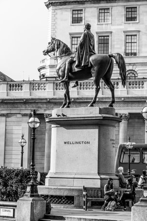 Wellington statue at Royal Exchange - LONDON / GREAT BRITAIN - SEPTEMBER 19, 2016のeditorial素材