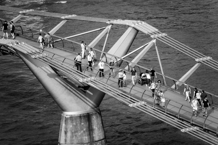 People walking over the Millennium Bridge in London - aerial view - LONDON / GREAT BRITAIN - SEPTEMBER 19, 2016のeditorial素材