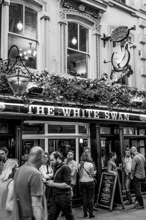 Famous Pub The White Swan at Covent Garden Westend London - LONDON / GREAT BRITAIN - SEPTEMBER 19, 2016のeditorial素材
