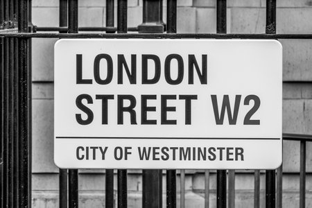 London Street in Paddington - LONDON / GREAT BRITAIN - SEPTEMBER 19, 2016のeditorial素材