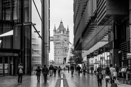 Tower Bridge between the glass fronts of More London Riverside Buildings - LONDON / GREAT BRITAIN -...