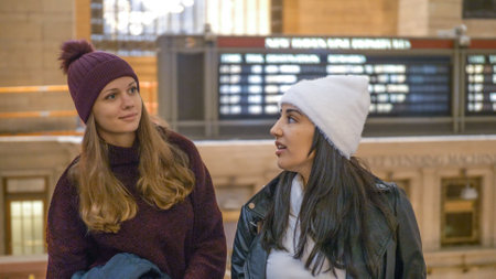 Young women visit Grand Central station New York - NEW YORK, UNITED STATES - DECEMBER 4, 2018のeditorial素材