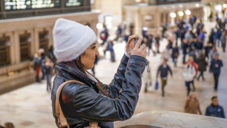 Two girls on a sightseeing tour to New York City - NEW YORK, UNITED STATES - DECEMBER 4, 2018のeditorial素材