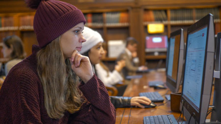 Two young women in an Internet cafe - NEW YORK, UNITED STATES - DECEMBER 4, 2018のeditorial素材