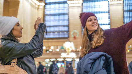 Two friends travel to New York for sightseeing - NEW YORK, USA - DECEMBER 4, 2018のeditorial素材