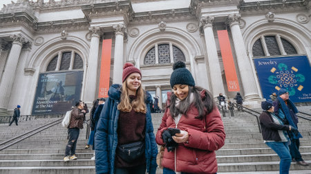 Famous Metropolitan Museum in New York - NEW YORK, USA - DECEMBのeditorial素材
